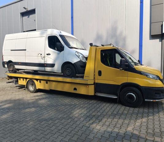 Jak firmy pomocy drogowej powinny szkolić pracowników w zakresie obsługi samochodów z instalacją LPG?