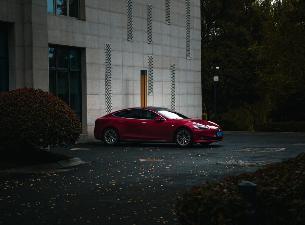 Samochody premium z napędem elektrycznym, które zmieniają rynek motoryzacyjny